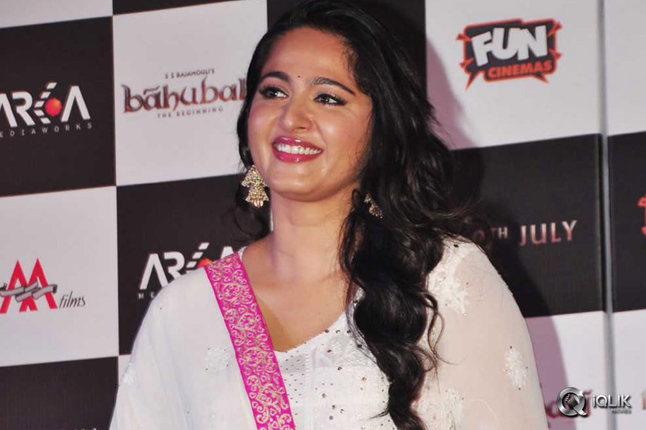 Anushka-at-Baahubali-Movie-Trailer-Launch-In-Mumbai